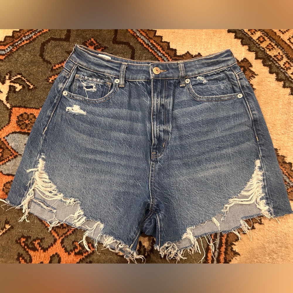 American Eagle Highest Rise Mom Short